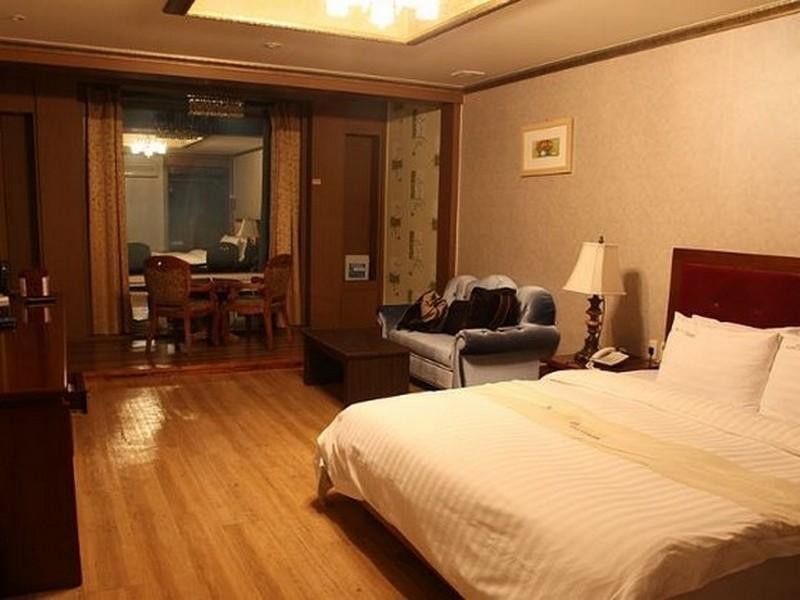 B&Beach Tourist Hotel Yeosu Eksteriør billede